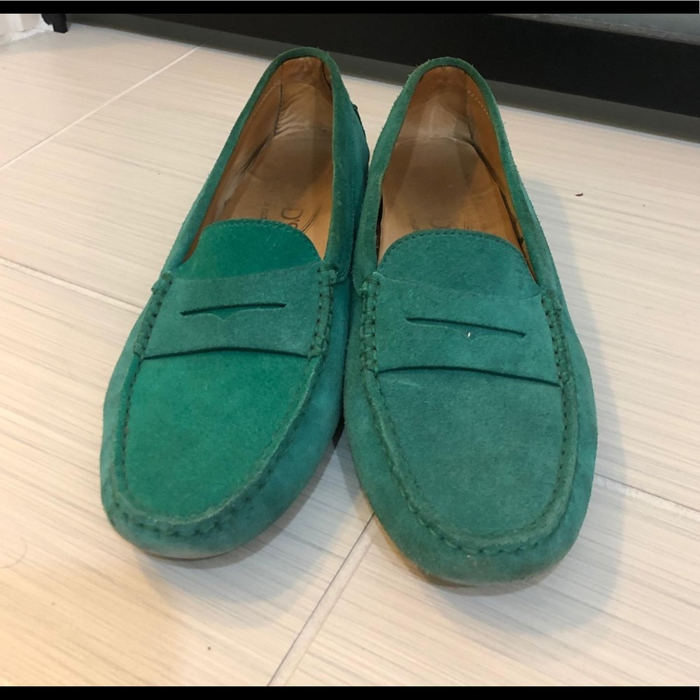Tod’s green loafers